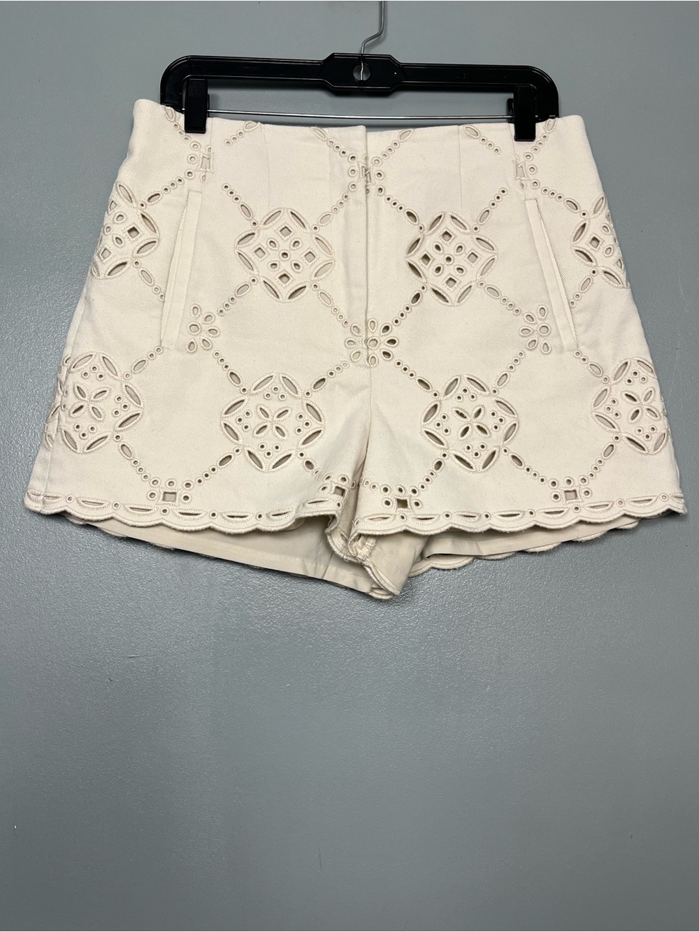 Veronica Beard Jazmin Laser Cut Eyelet Cotton Shorts Ecru Cream Women’s Size 10